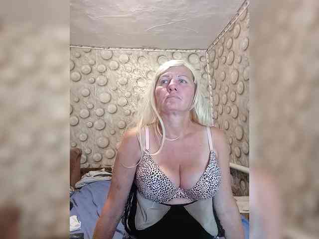 FameLara webcam