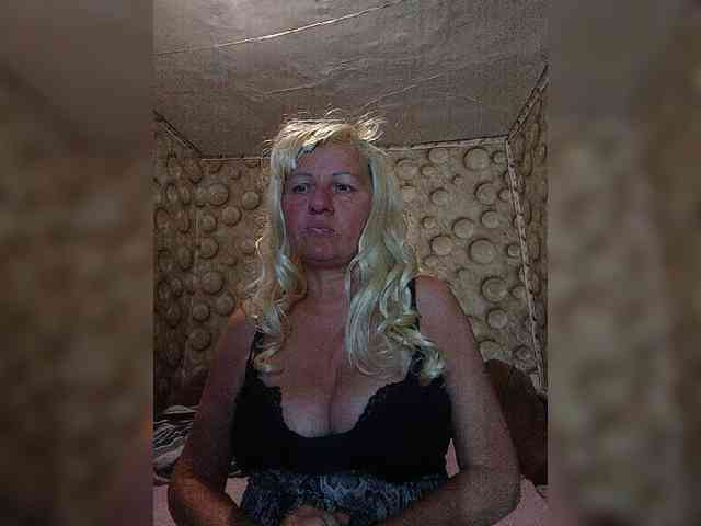 FameLara webcam