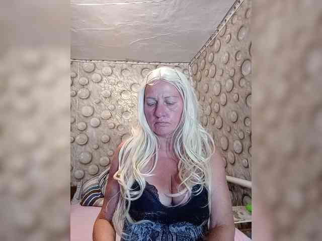 FameLara webcam