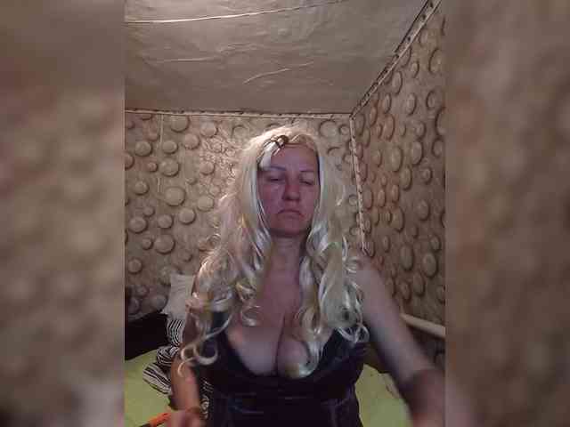 FameLara webcam