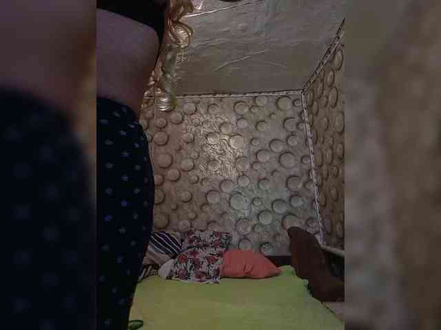 FameLara webcam