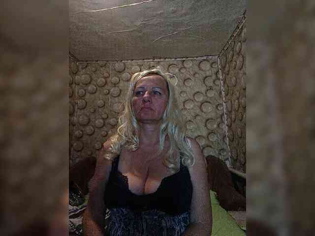 FameLara webcam