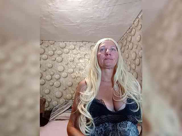FameLara webcam