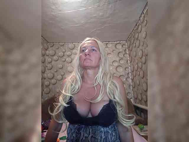 FameLara webcam