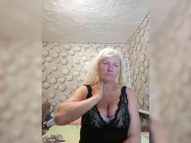 FameLara webcam