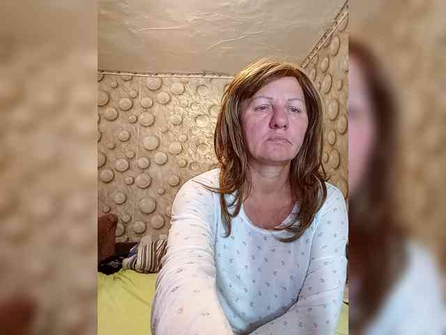 FameLara webcam