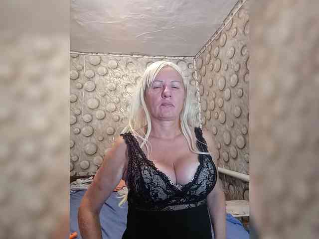 FameLara webcam