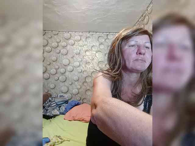 FameLara webcam