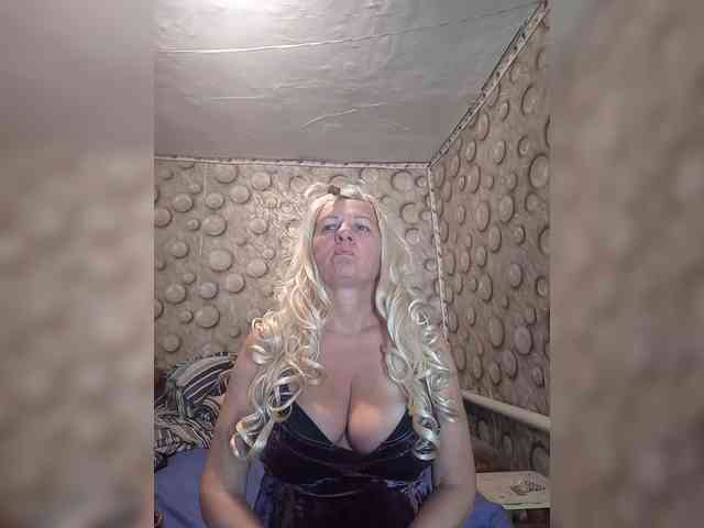 FameLara webcam