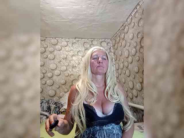 FameLara webcam