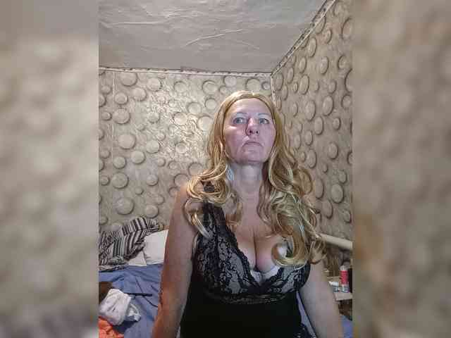 FameLara webcam
