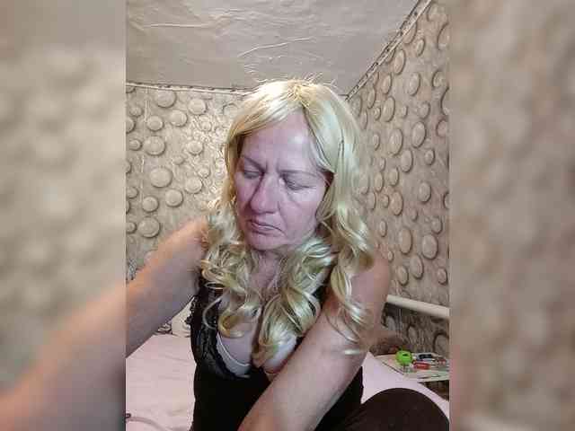 FameLara webcam