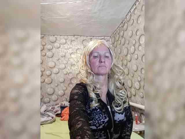 FameLara webcam