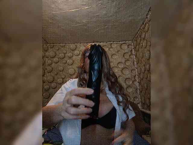 FameLara webcam