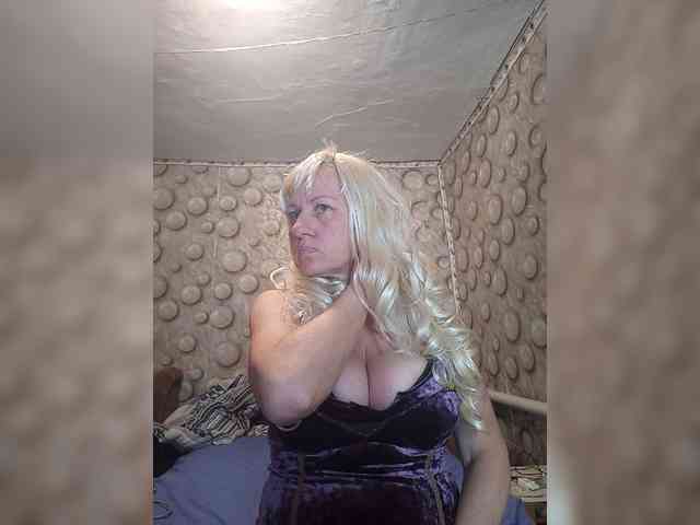 FameLara webcam