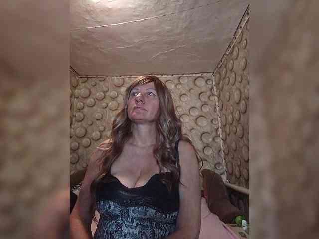 FameLara webcam