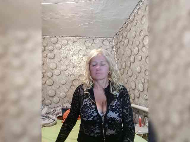 FameLara webcam