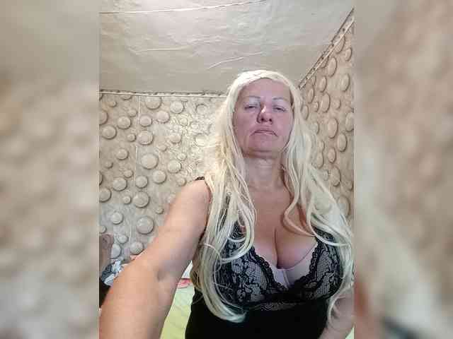 FameLara webcam