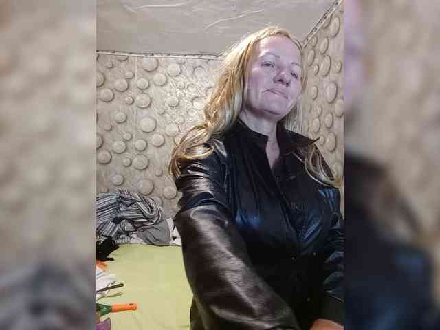 FameLara webcam