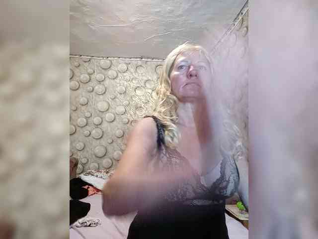 FameLara webcam