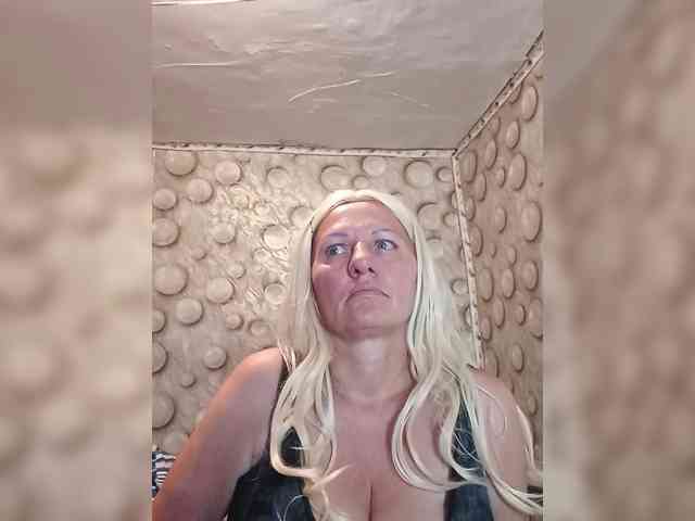 FameLara webcam