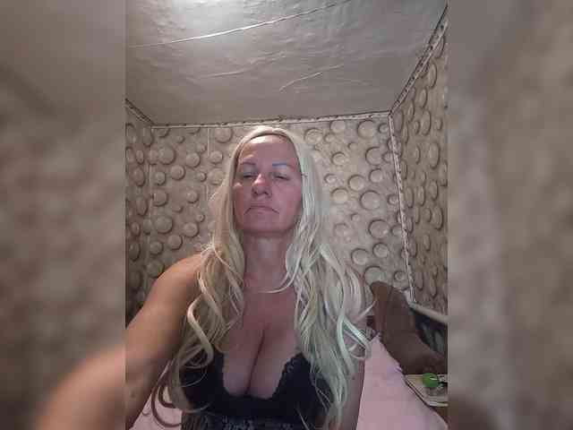 FameLara webcam