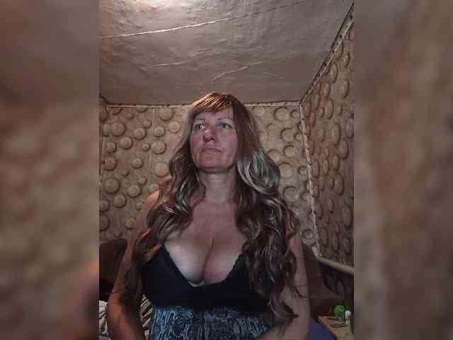 FameLara webcam