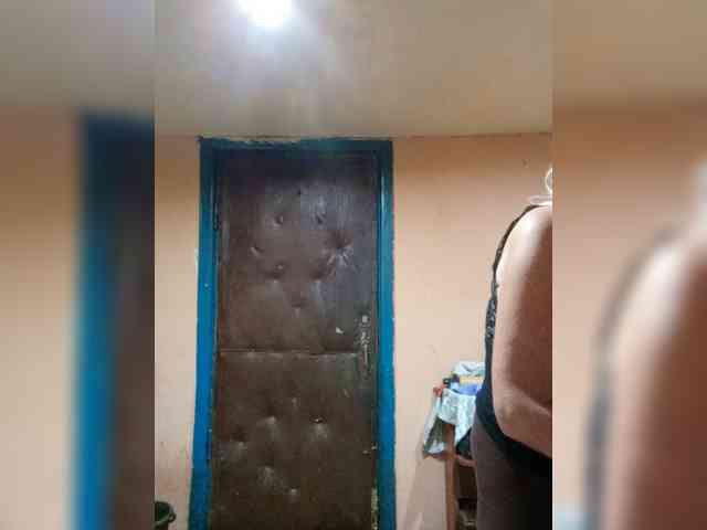 FameLara webcam