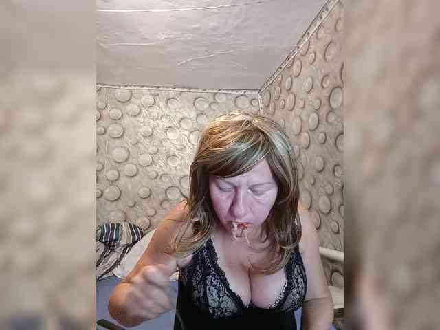 FameLara webcam