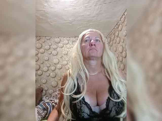 FameLara webcam