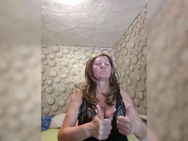 FameLara webcam