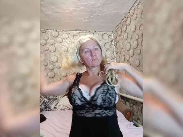 FameLara webcam