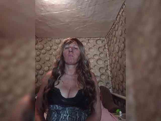 FameLara webcam