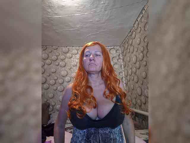 FameLara webcam