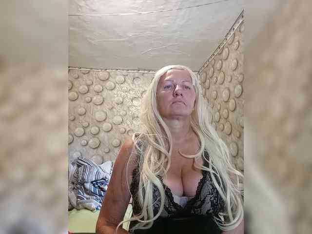 FameLara webcam