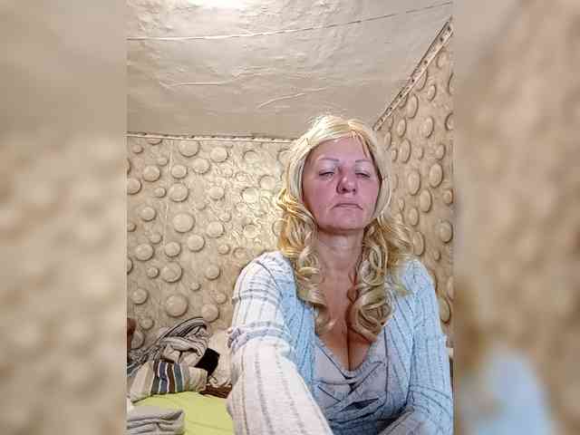 FameLara webcam