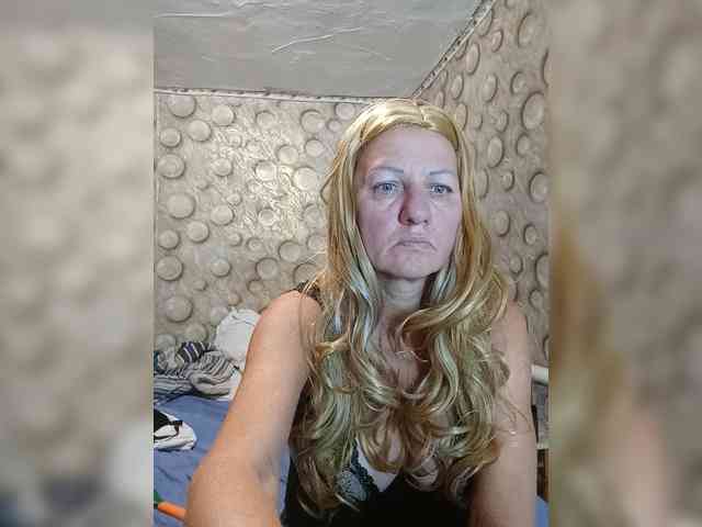 FameLara webcam
