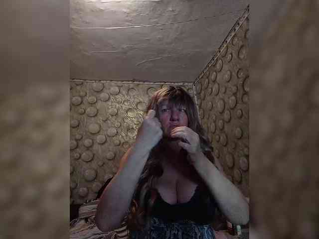 FameLara webcam