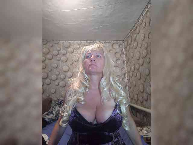FameLara webcam