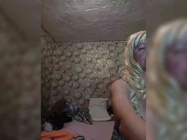 FameLara webcam