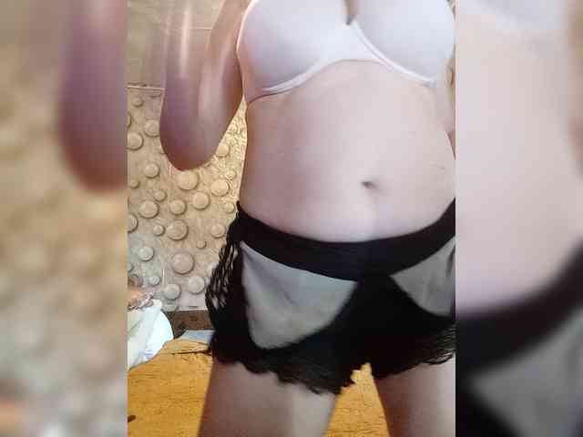 FameLara webcam