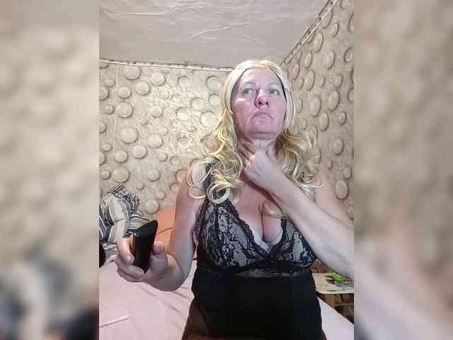 FameLara webcam