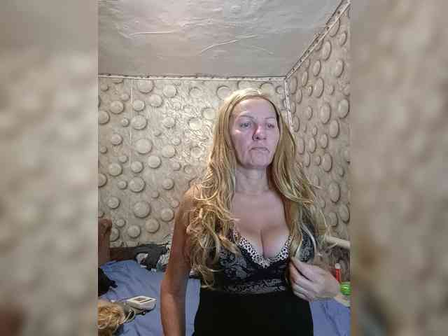 FameLara webcam