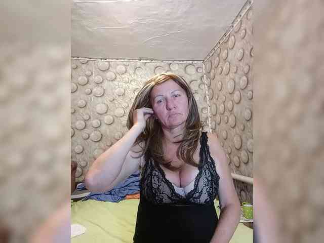 FameLara webcam