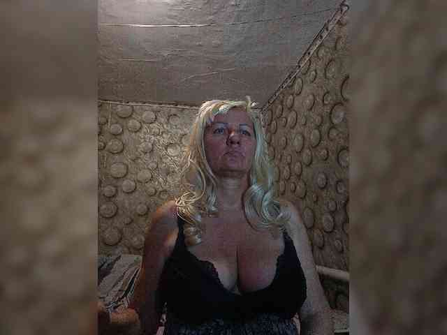 FameLara webcam