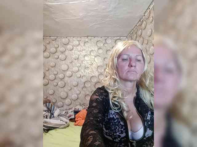 FameLara webcam