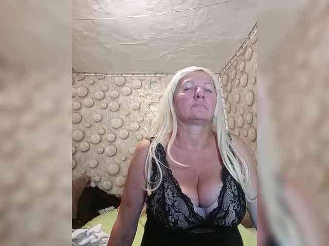 FameLara webcam
