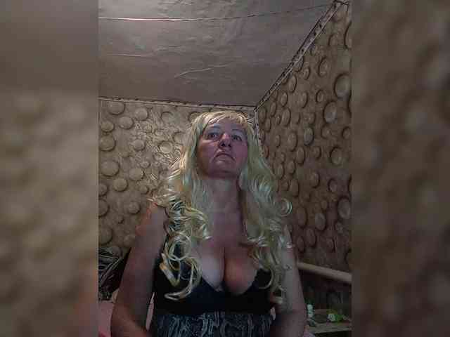 FameLara webcam