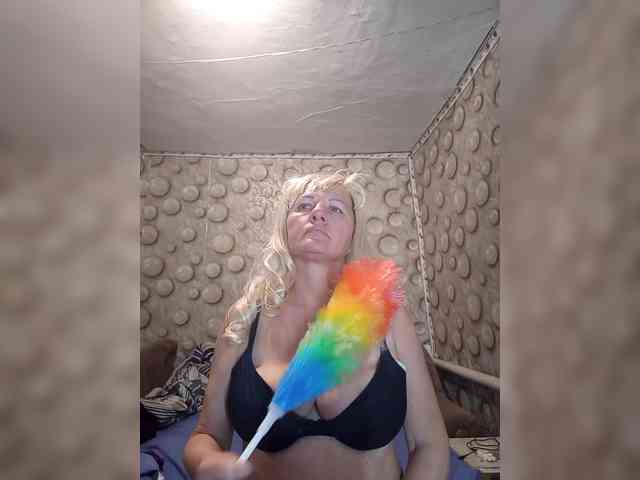 FameLara webcam