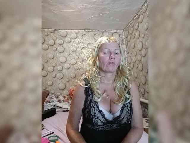 FameLara webcam